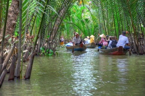 Về miền Tây chèo xuồng ba lá